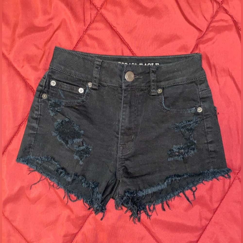 Distressed short shorts